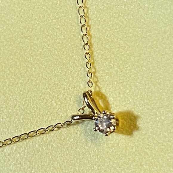 L-3: Lovely 6 prong Diamond solitaire pendant on solid 14k YG Chain.  .10 ct - Picture 3 of 11